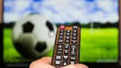 帽子戏法对决热刺，埃泽荣耀加冕！官方公布：他荣膺英超本轮最佳球员称号！